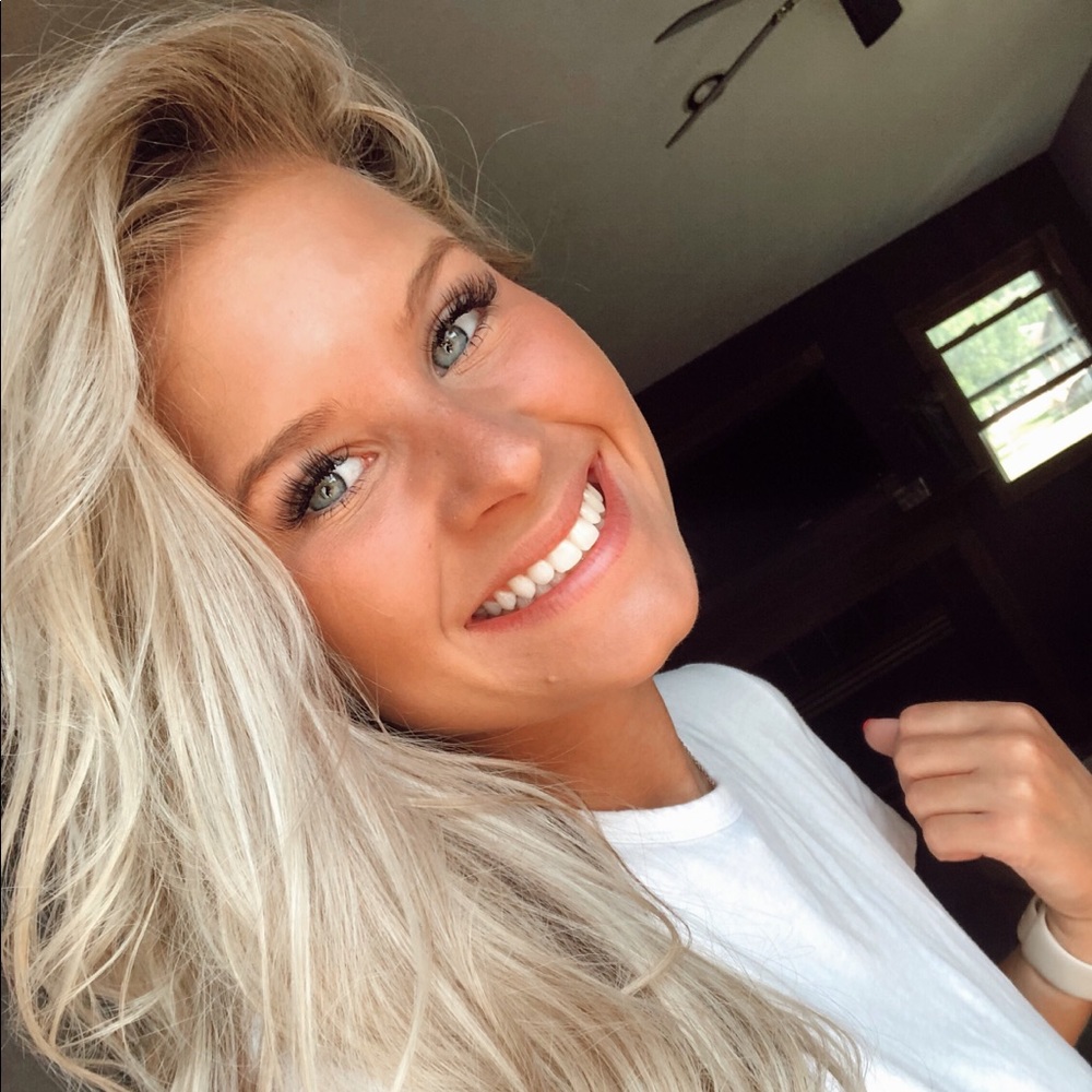 Meet your Posher, Olivia